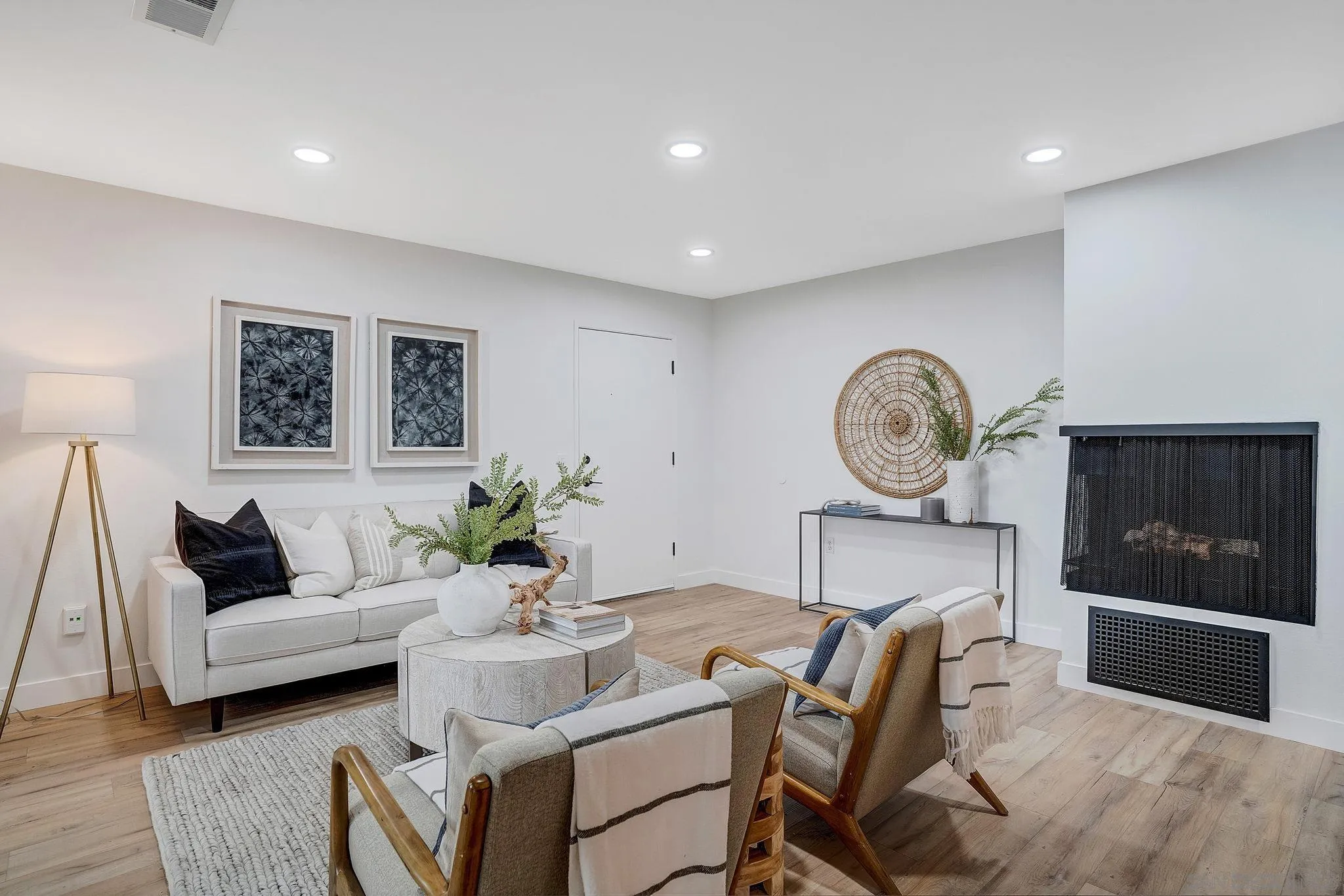 1344 Caminito Septimo Cardiff, CA 92007 - Photo 6 of 10 a living room with furniture