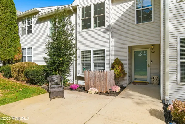 $525,000 | 215 Tennis Court, Wall, NJ 07719