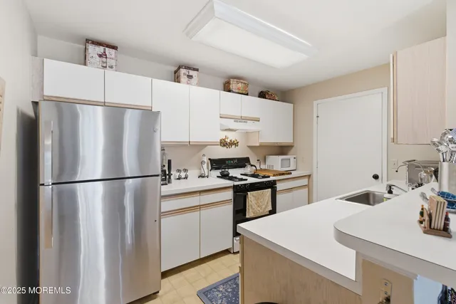 $525,000 | 215 Tennis Court, Wall, NJ 07719