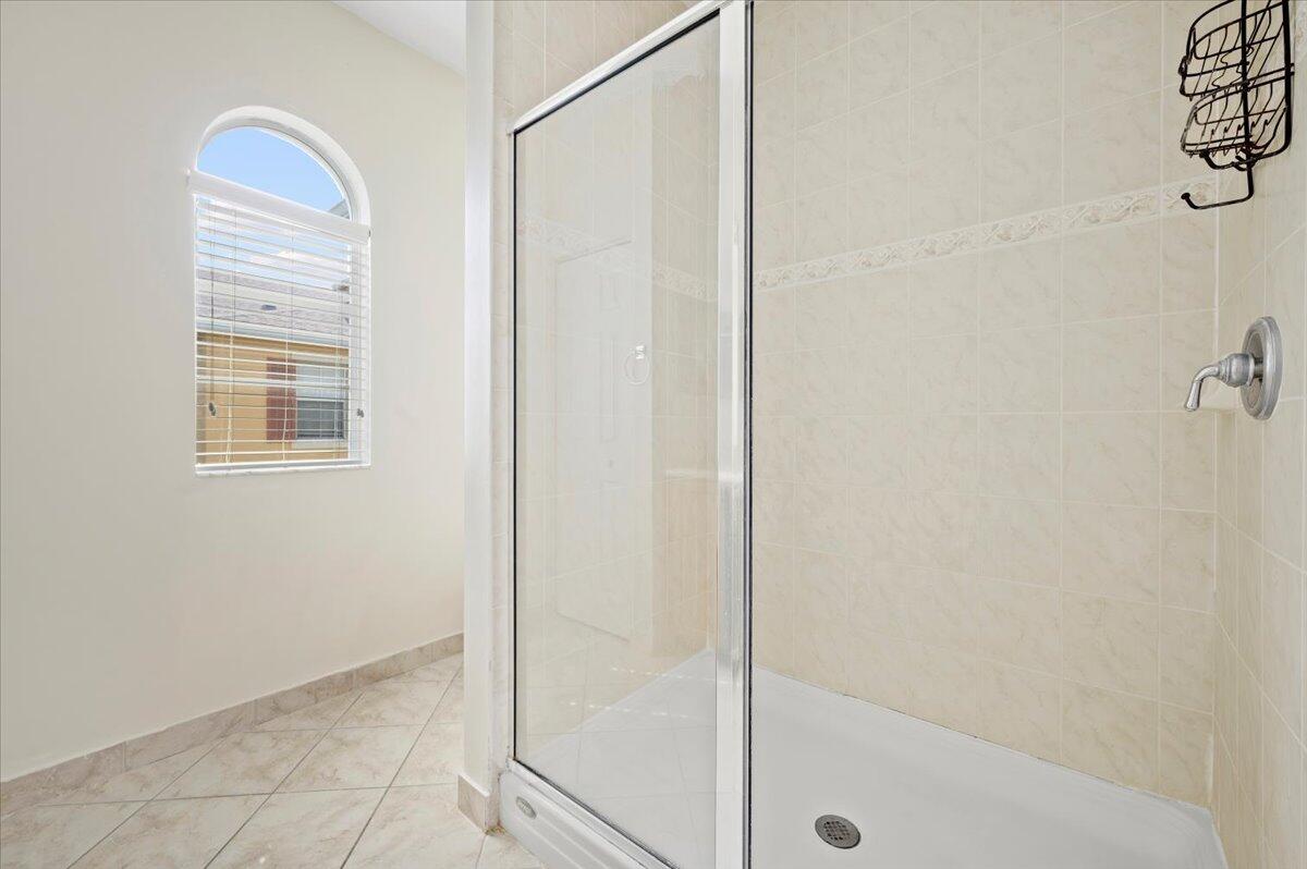 135 Seagrape Drive, Unit 202 Jupiter, FL 33458 - Photo 13 of 25 Primary Bath