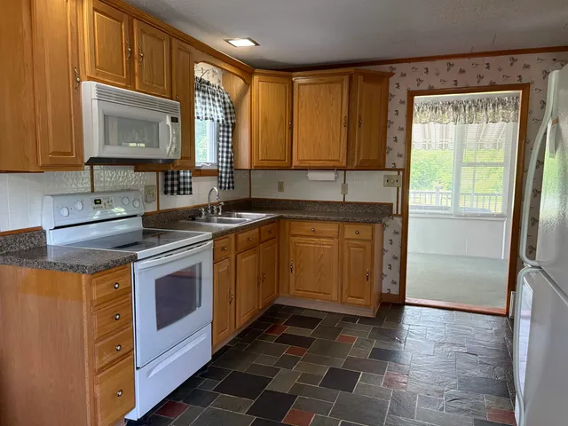 $499,000 | 822 Center Street, Lyndon, VT 05851