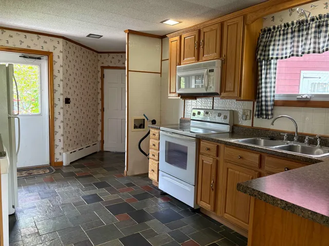 $499,000 | 822 Center Street, Lyndon, VT 05851