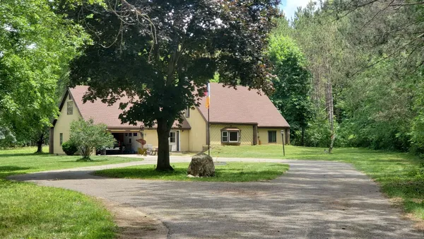 $279,900 | 2704 West Deerfield Road, Mount Pleasant, MI 48858