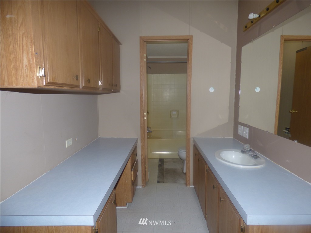 9911 178th Way Southwest Rochester, WA 98579 - Photo 12 of 24