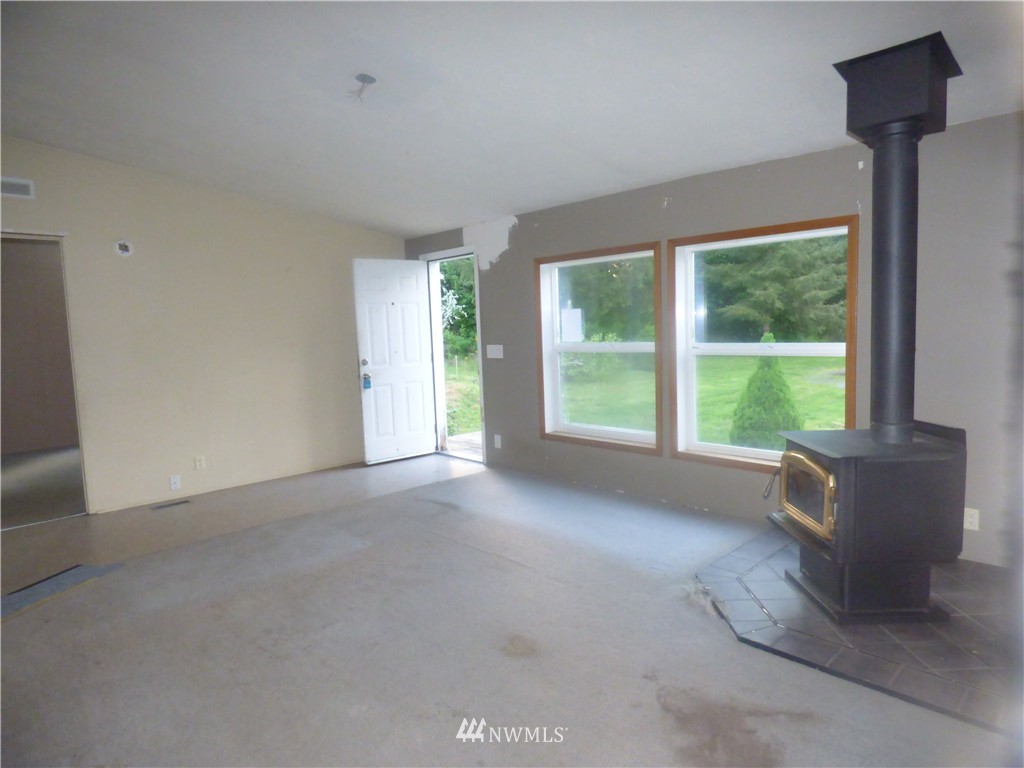9911 178th Way Southwest Rochester, WA 98579 - Photo 3 of 24