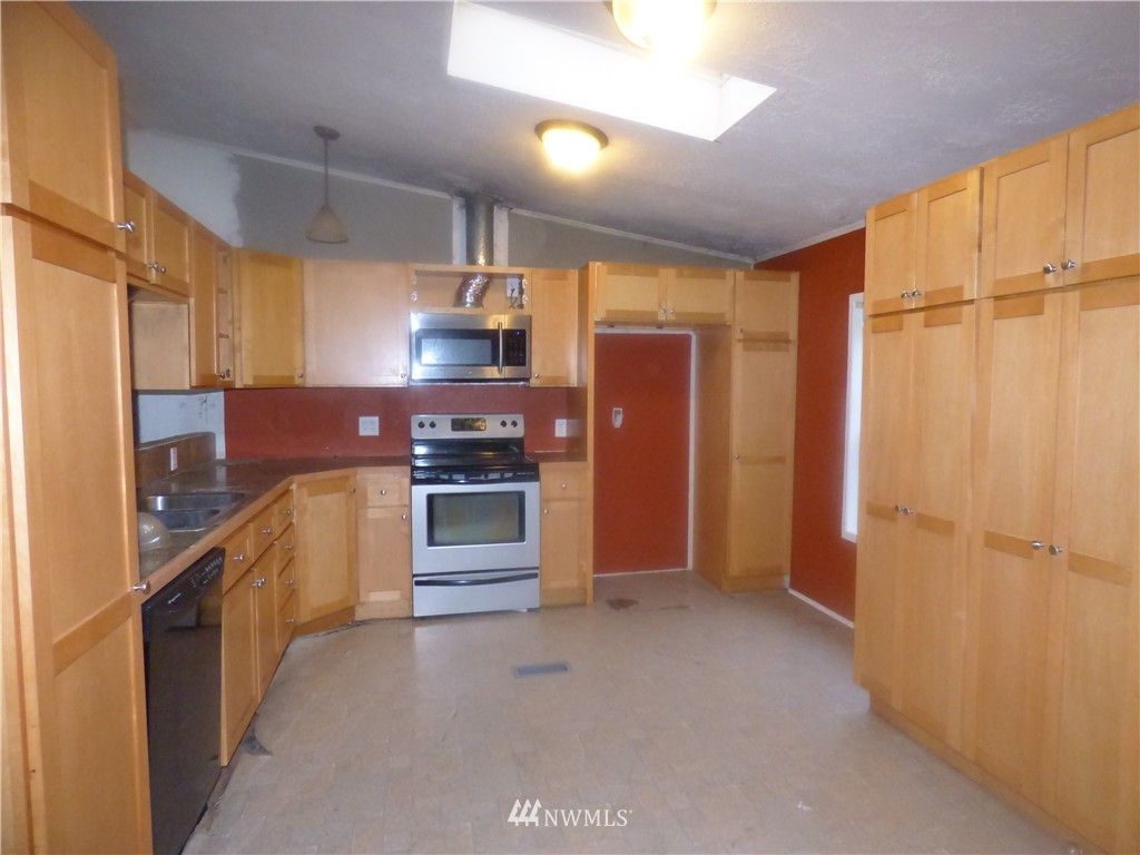 9911 178th Way Southwest Rochester, WA 98579 - Photo 4 of 24