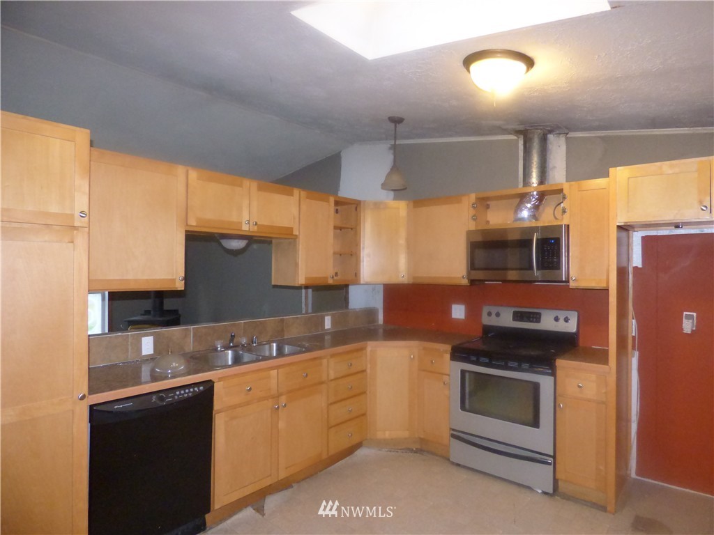 9911 178th Way Southwest Rochester, WA 98579 - Photo 5 of 24