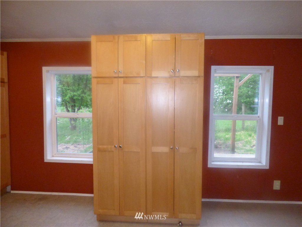 9911 178th Way Southwest Rochester, WA 98579 - Photo 6 of 24