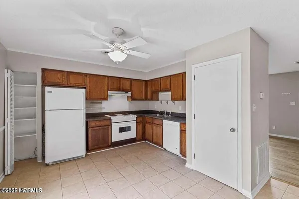 $1,400 | 2 Port W Court, Unit C, Swansboro, NC 28584