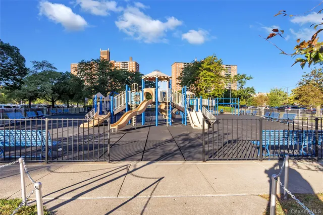$285,000 | 825 Morrison Avenue, Unit 5A | Soundview