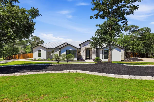 $759,900 | 117 Chisum Trl Drive, La Vernia, TX 78121