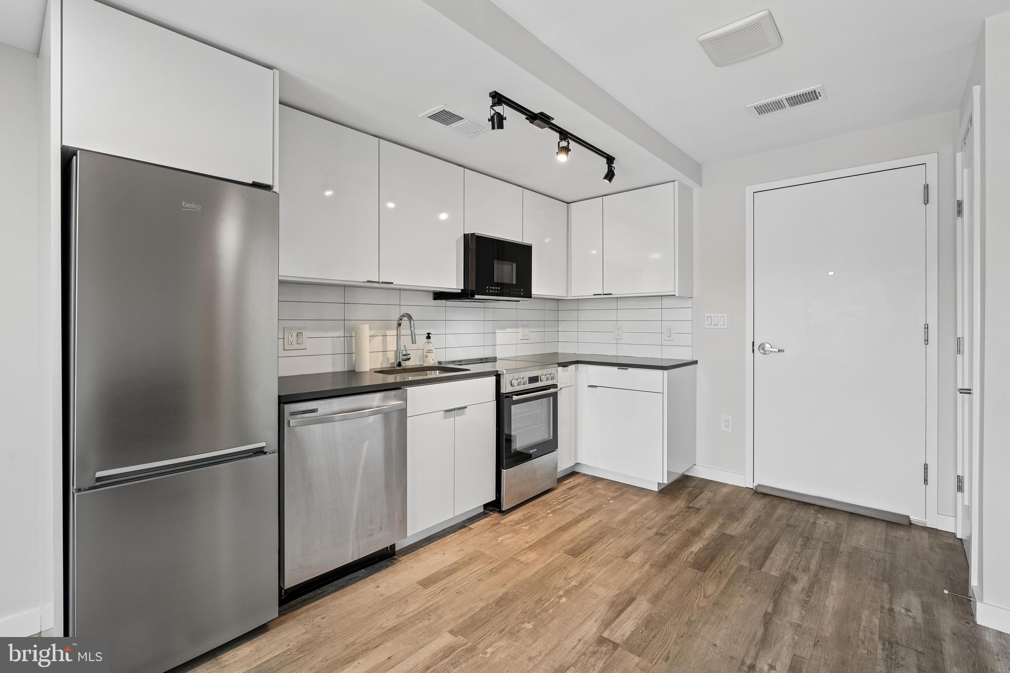 700 Roeder Road, Unit 401 Silver Spring, MD 20910 - Photo 12 of 30 a kitchen with a refrigerator stove and microwave