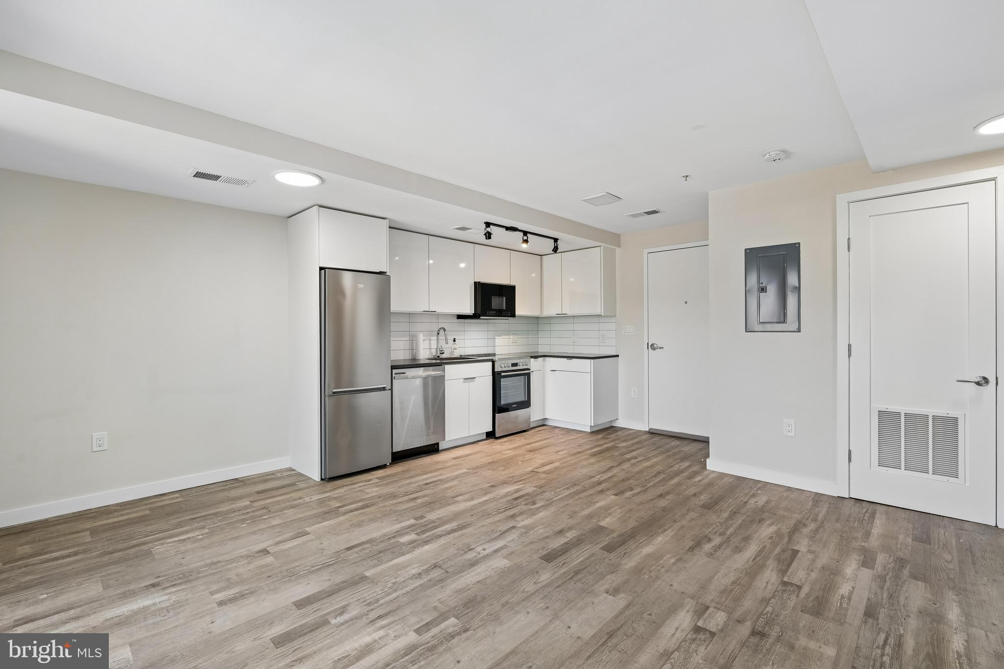 700 Roeder Road, Unit 401 Silver Spring, MD 20910 - Photo 14 of 30 a kitchen with stainless steel appliances a refrigerator and a stove top oven