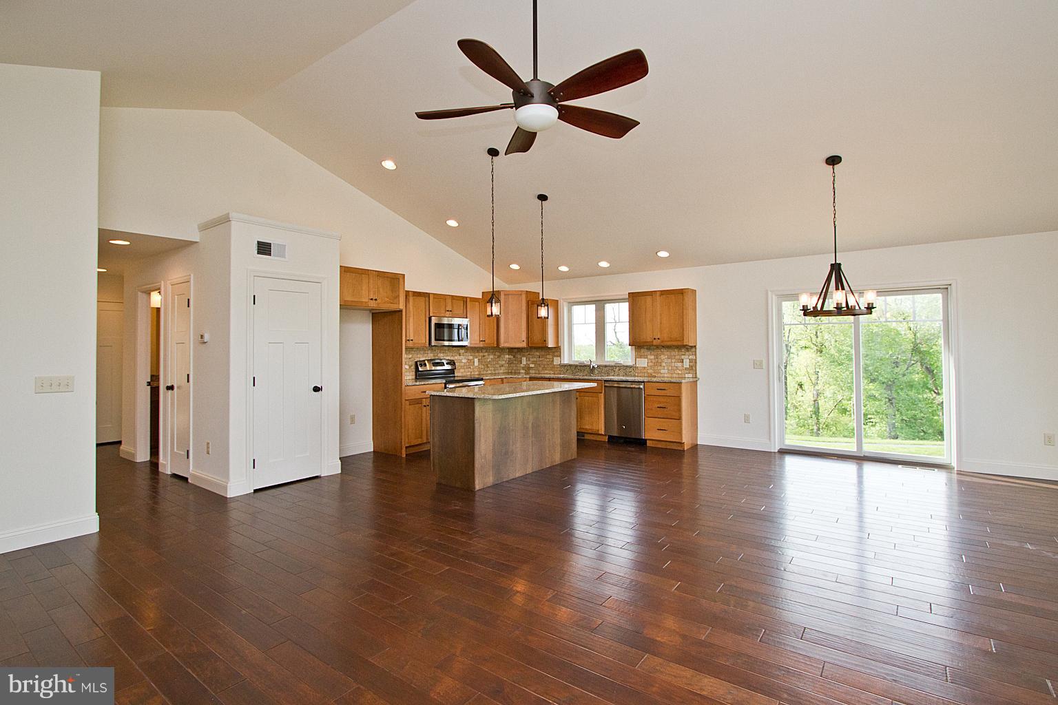 515 Madison Way Manheim, PA 17545 - Photo 3 of 39 Gallery Image 3