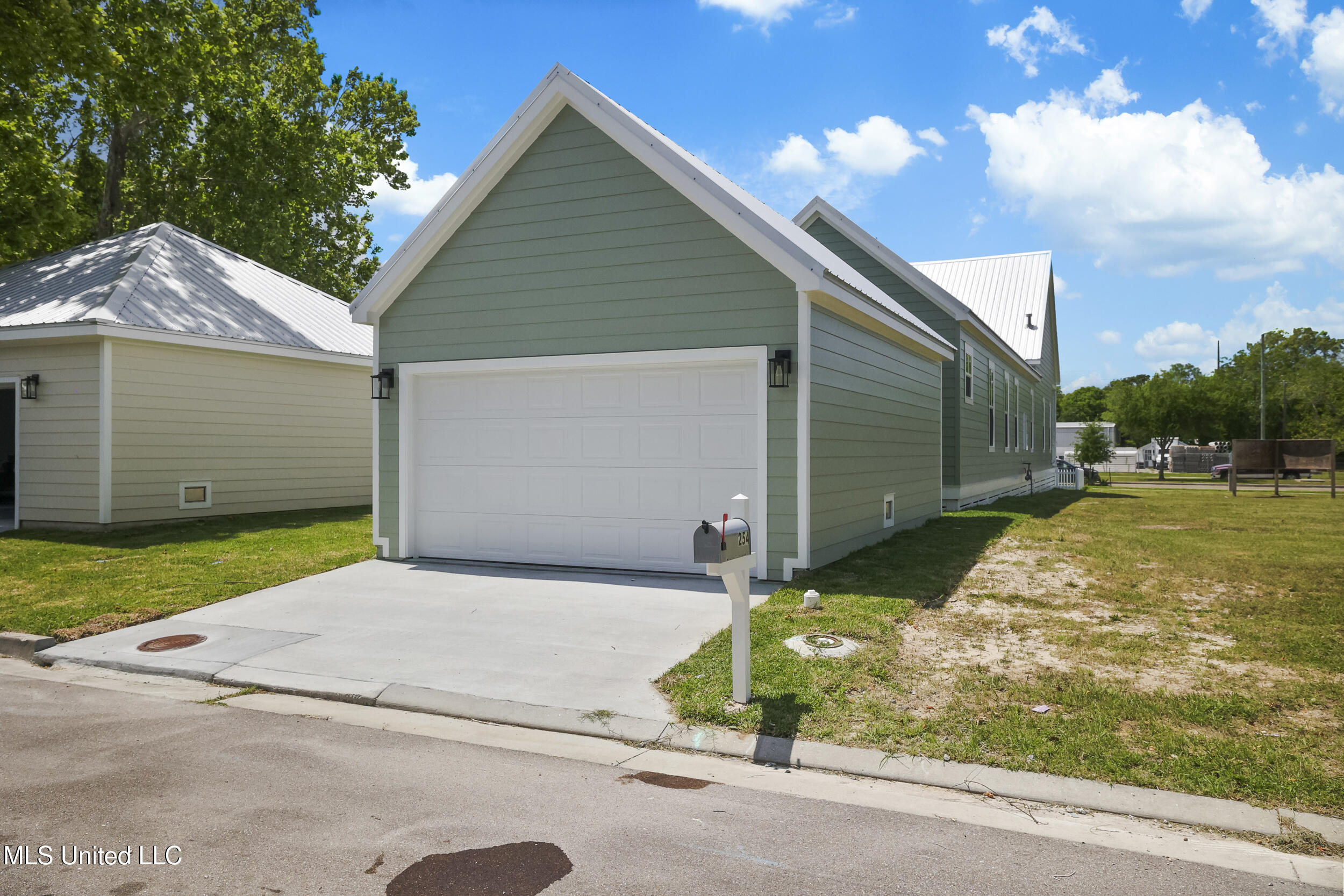 254 Caillavet Street Biloxi, MS 39530 - Photo 30 of 42 GARAGE
