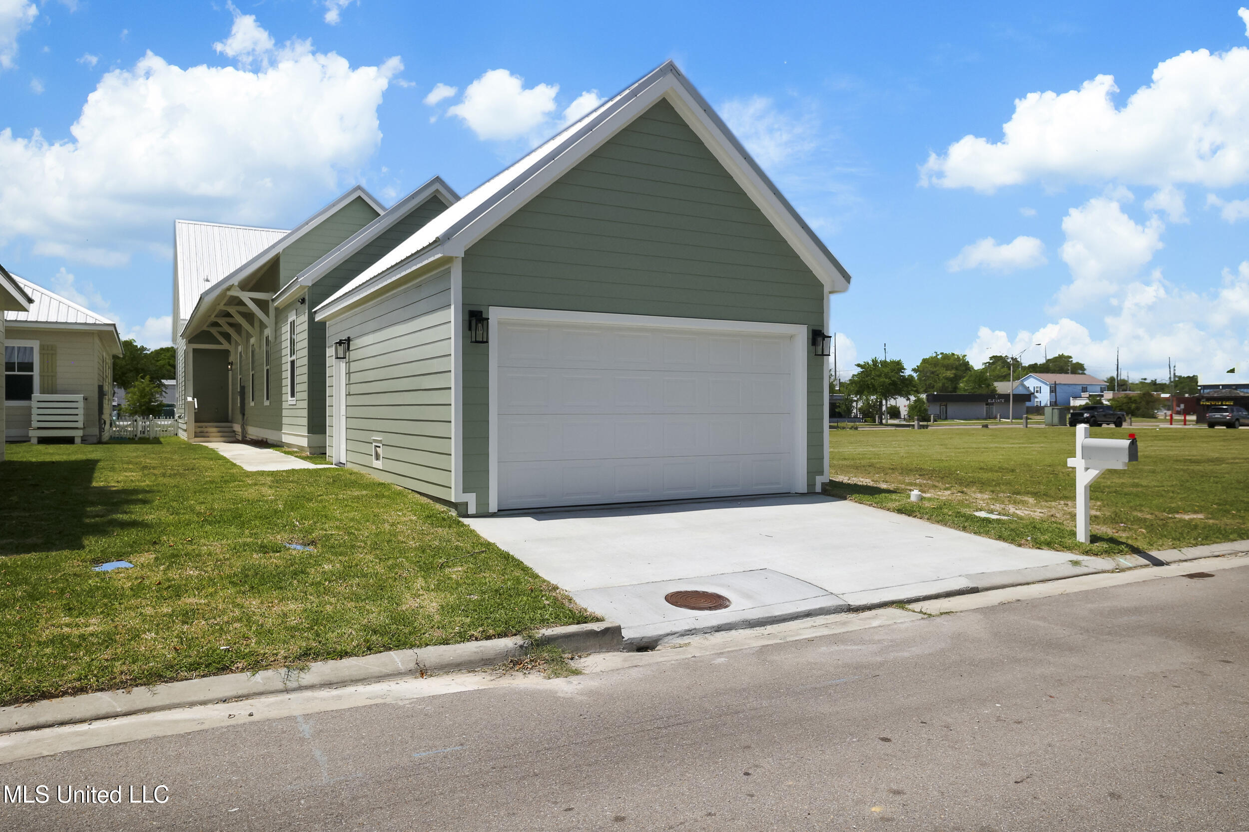 254 Caillavet Street Biloxi, MS 39530 - Photo 32 of 44 2 CAR GARAGE REAR ENTRY
