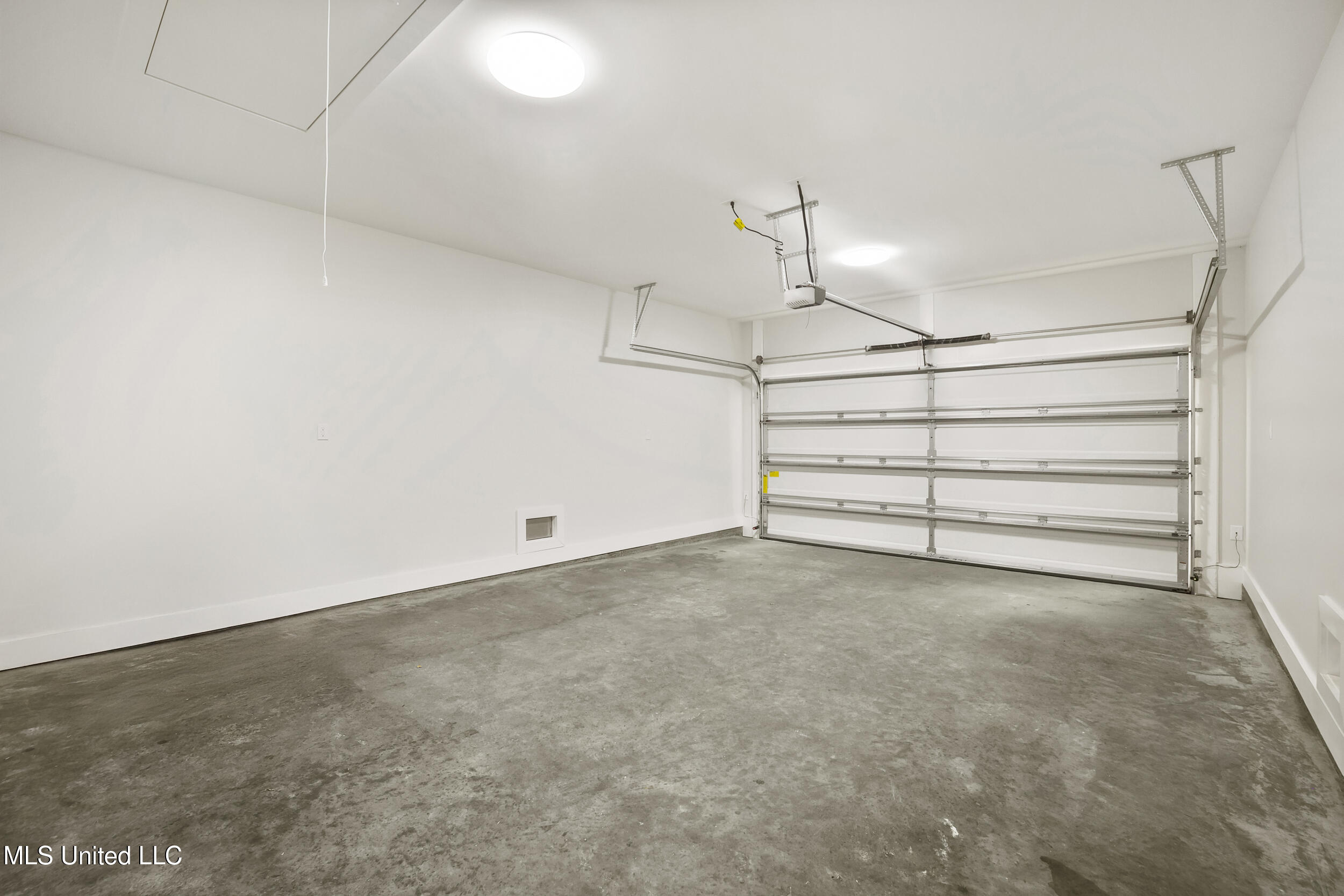 254 Caillavet Street Biloxi, MS 39530 - Photo 34 of 42 2 CAR GARAGE