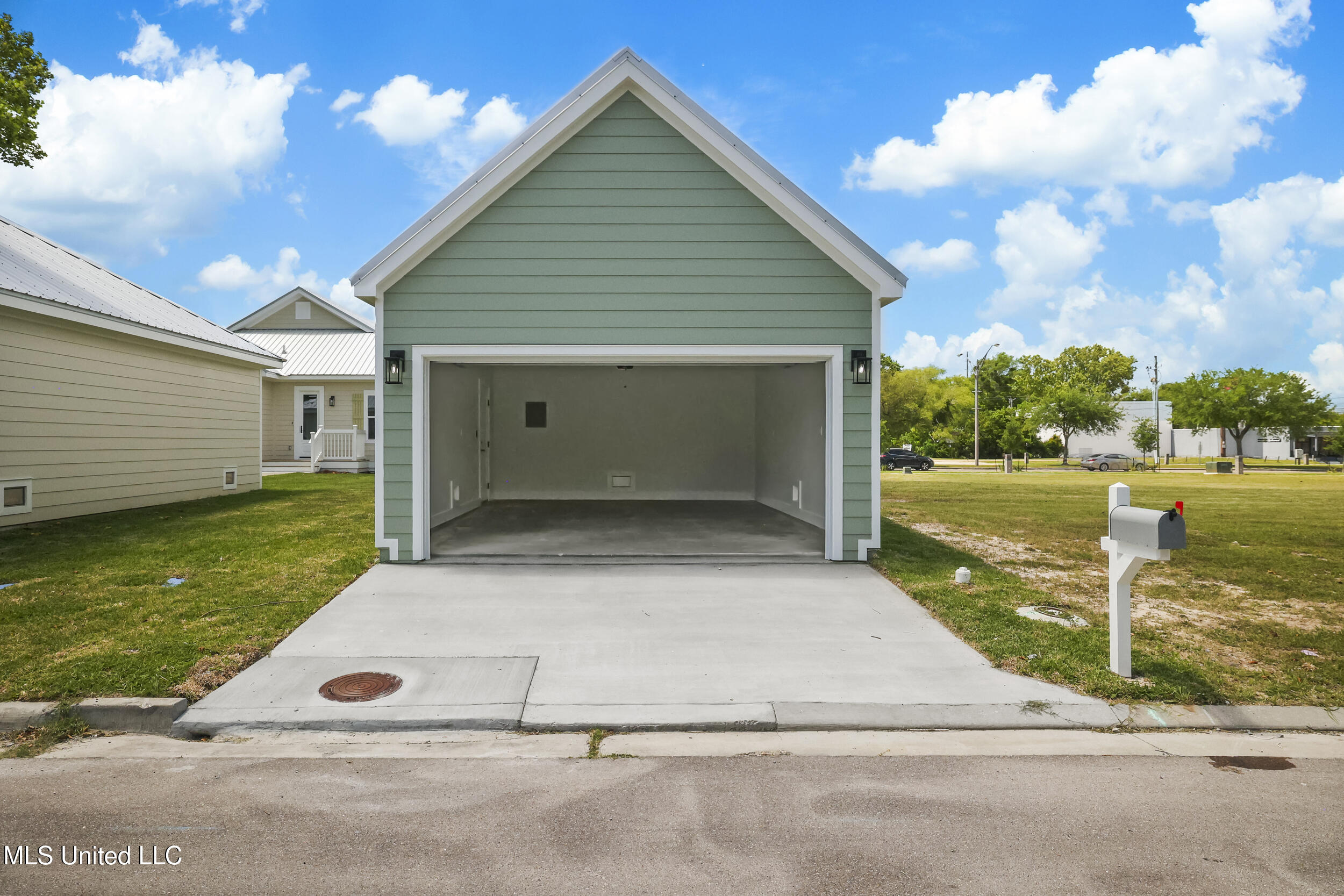 254 Caillavet Street Biloxi, MS 39530 - Photo 35 of 44 2 CAR GARAGE