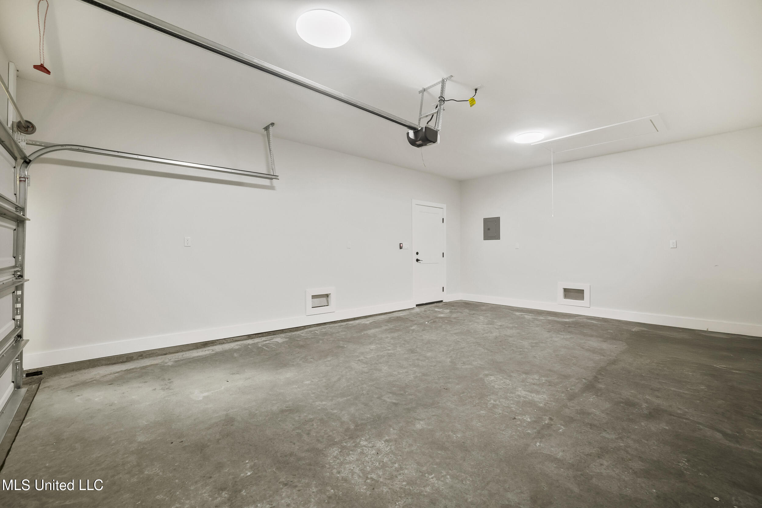 254 Caillavet Street Biloxi, MS 39530 - Photo 35 of 42 2 CAR GARAGE