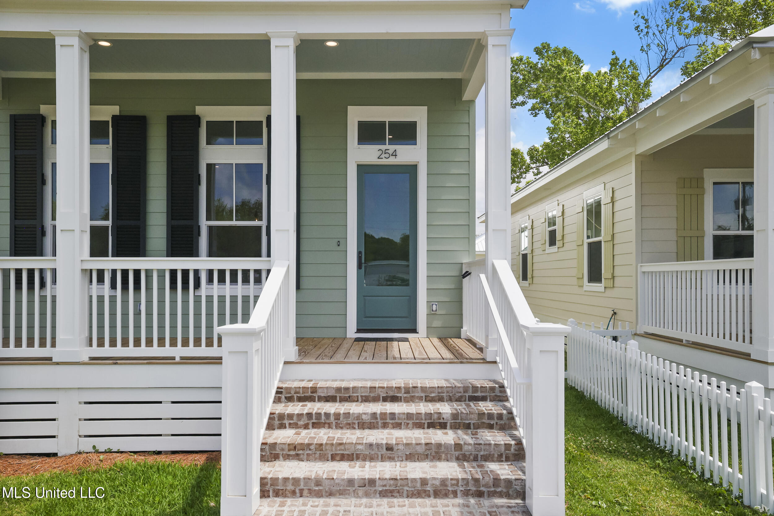 254 Caillavet Street Biloxi, MS 39530 - Photo 4 of 42 ENTRY TO SOUTHERN PORCH