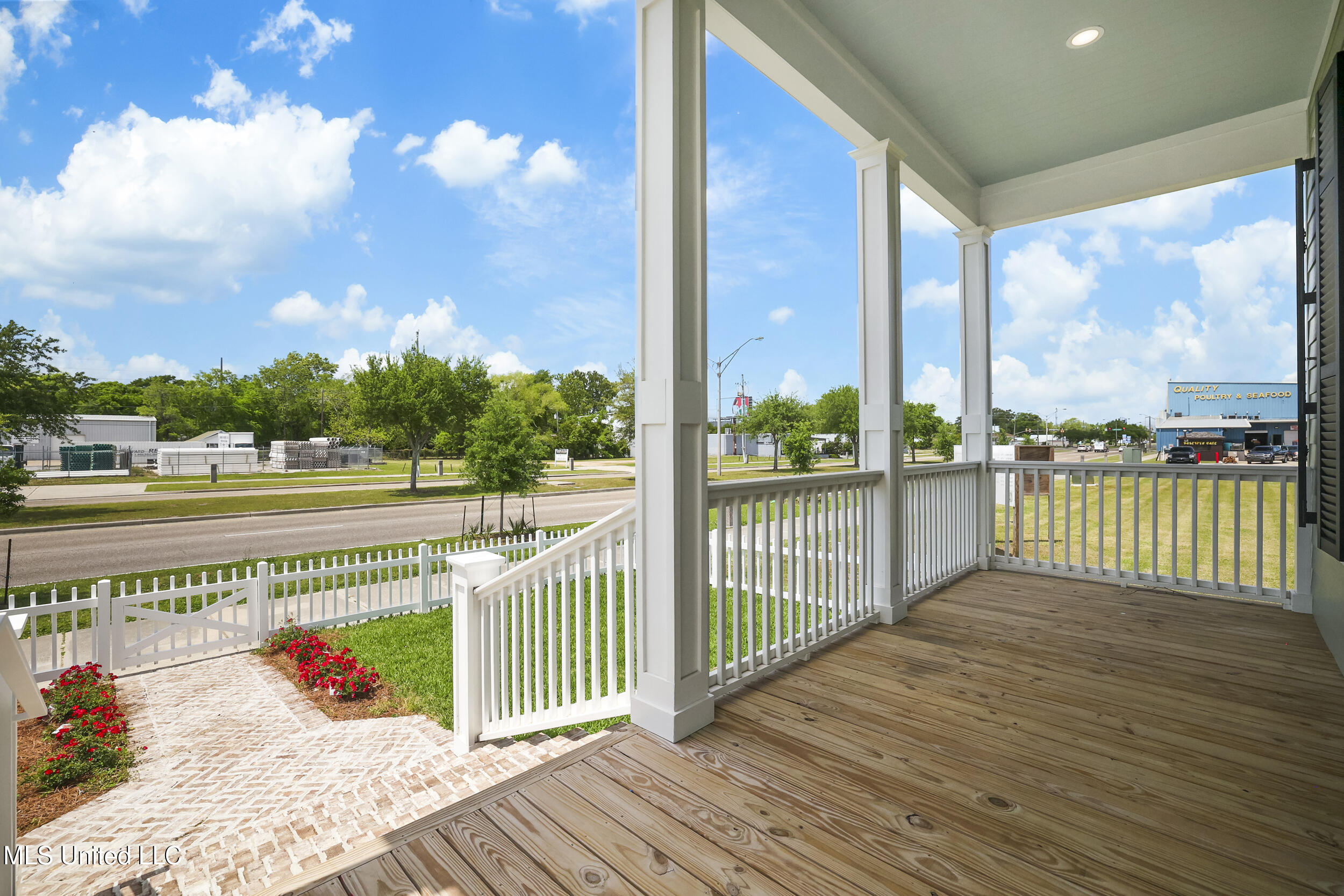 254 Caillavet Street Biloxi, MS 39530 - Photo 5 of 42 SOUTHERN PORCH