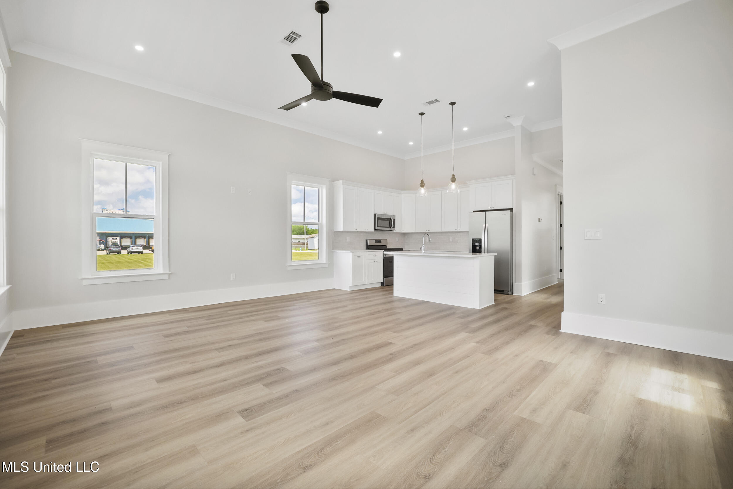 254 Caillavet Street Biloxi, MS 39530 - Photo 8 of 42 ENTRY LOOKING INTO KITCHEN