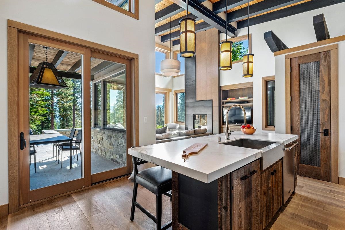 8370 Valhalla Drive Truckee, CA 96161 - Photo 8 of 21 a kitchen that has a table and chairs in it