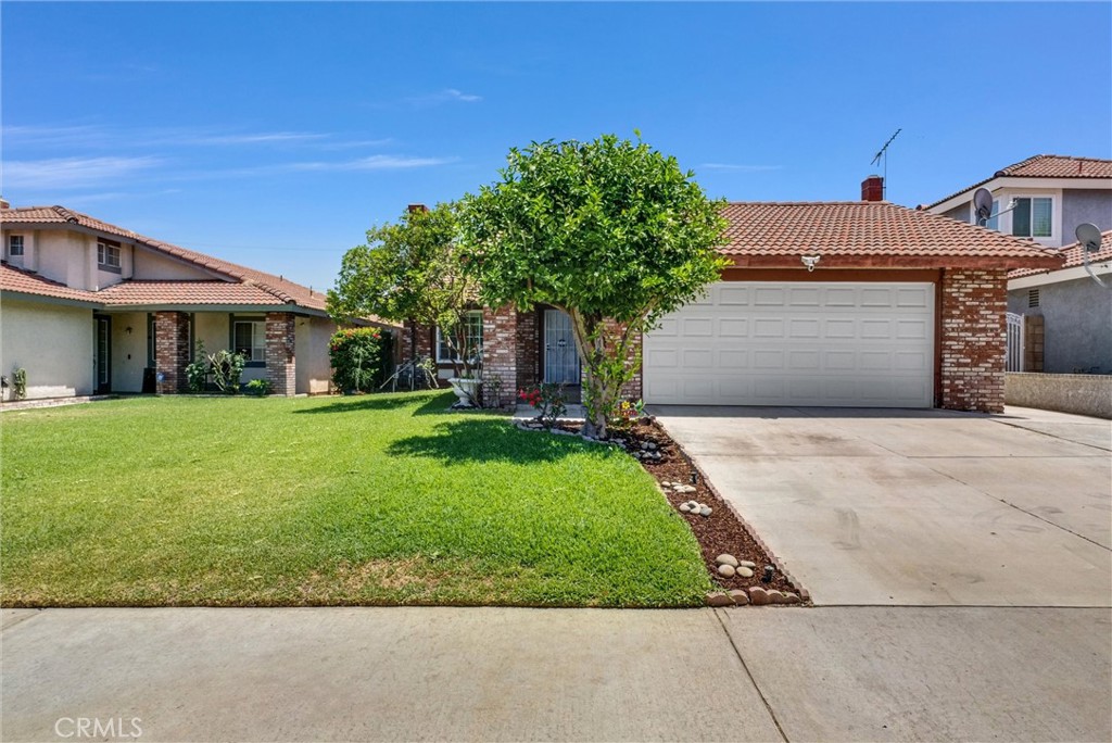 3415 Siskiyou Circle Riverside, CA 92503 - Photo 40 of 41 a front view of a house with a yard