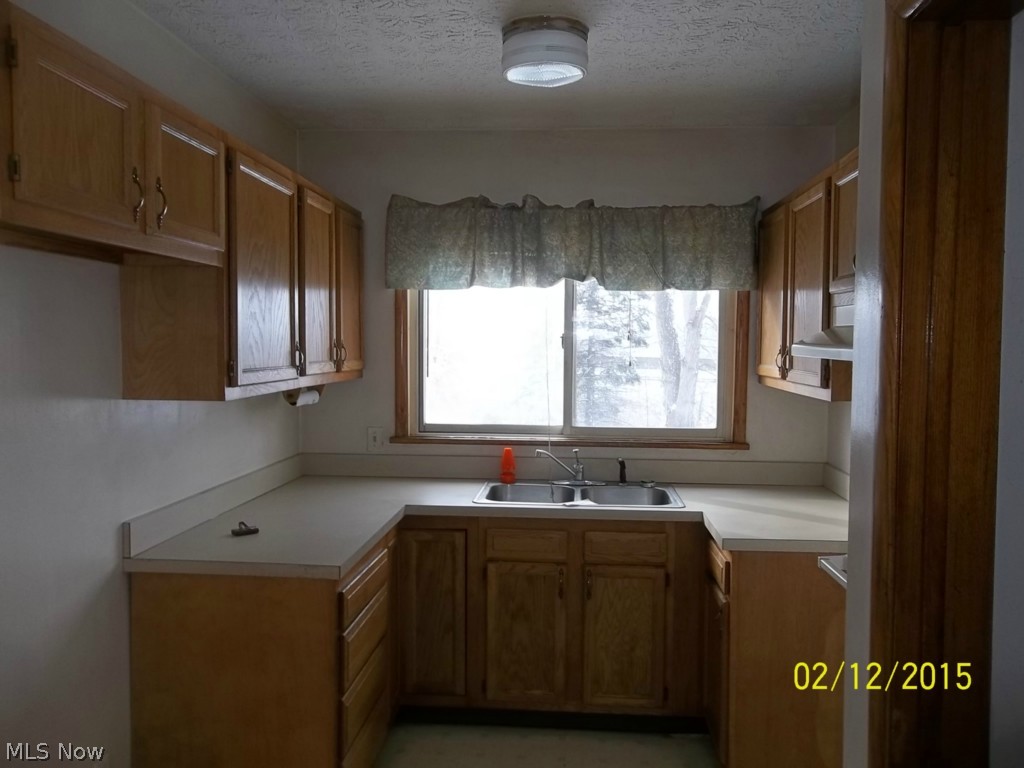810 Chaffin Road Akron, OH 44306 - Photo 3 of 11