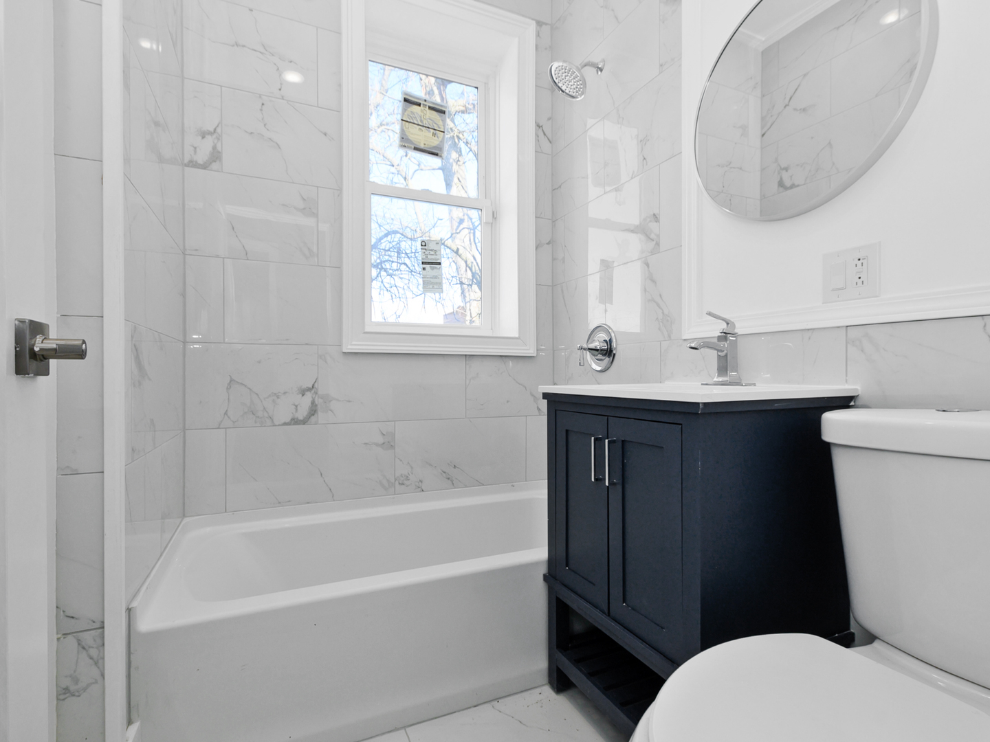 7305 South Sangamon Street Chicago, IL 60621 - Photo 23 of 29 a bathroom with a bathtub a sink a toilet and a mirror