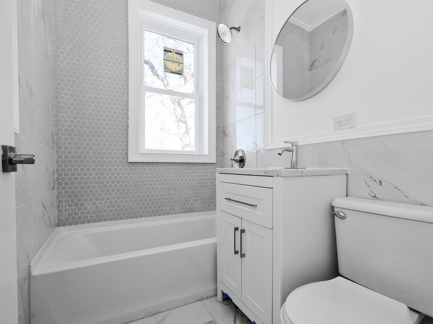 7305 South Sangamon Street Chicago, IL 60621 - Photo 4 of 29 a bathroom with a sink a toilet and a bathtub