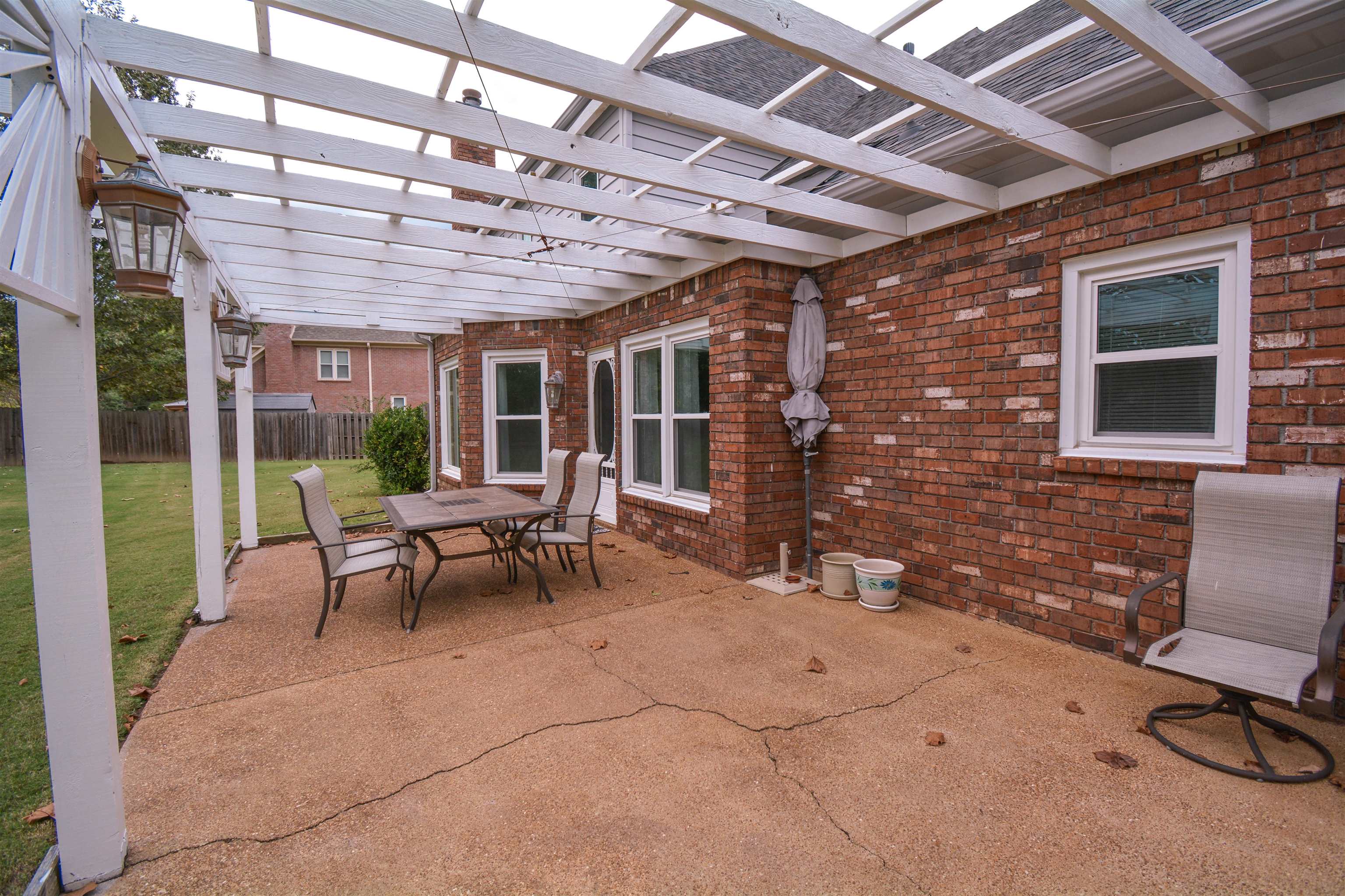 745 Roehampton Court Collierville, TN 38017 - Photo 38 of 40 a view of a chairs and table in a patio