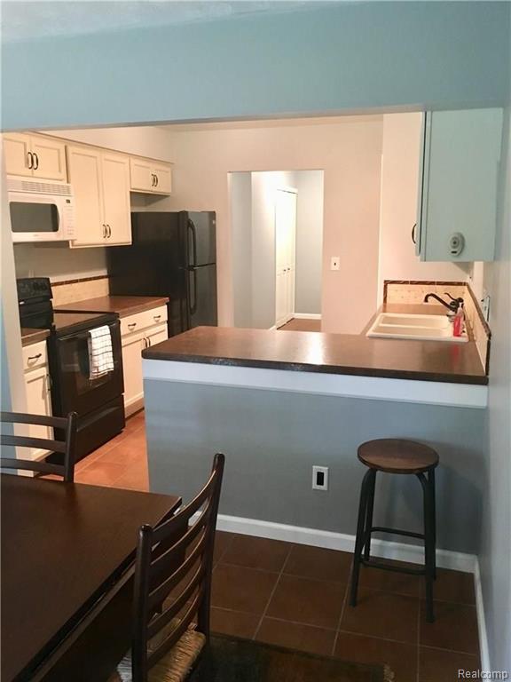 1687 Riverside Drive, Unit U14 Rochester Hills, MI 48309 - Photo 18 of 50