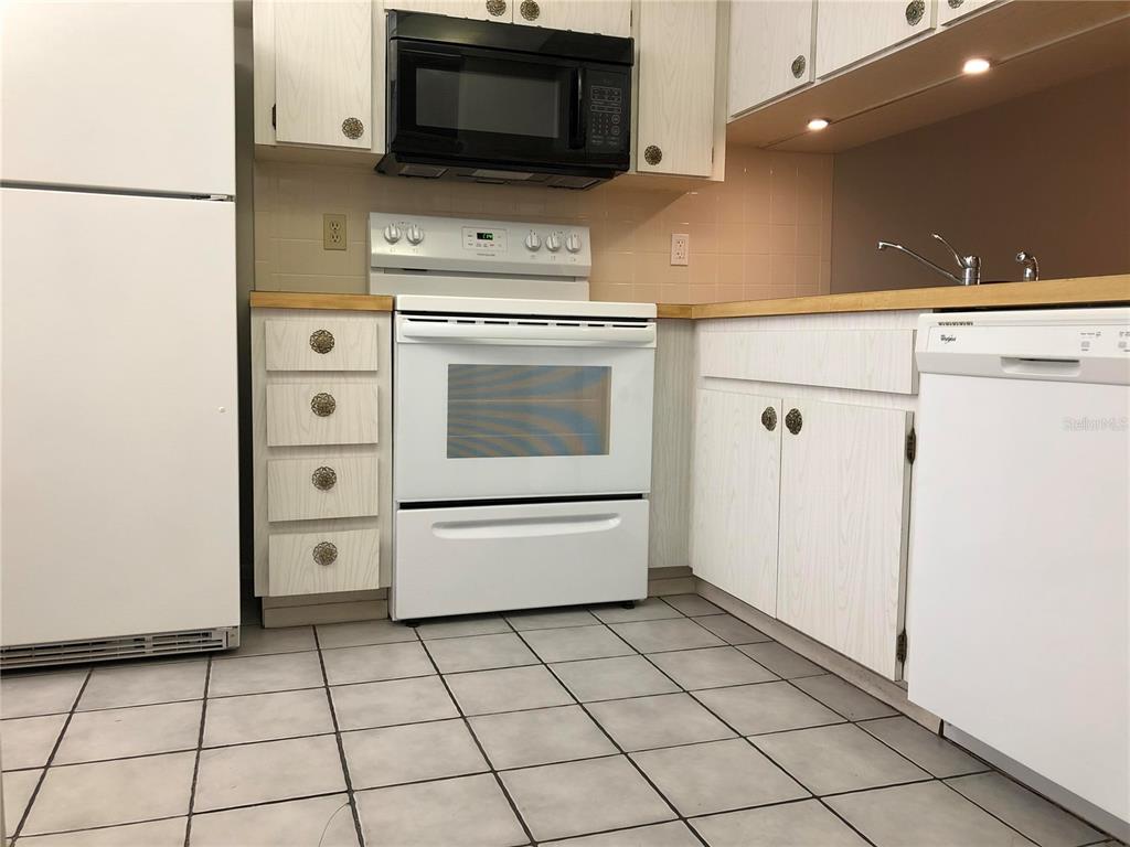 13250 Ridge Road, Unit 17 Largo, FL 33778 - Photo 12 of 30