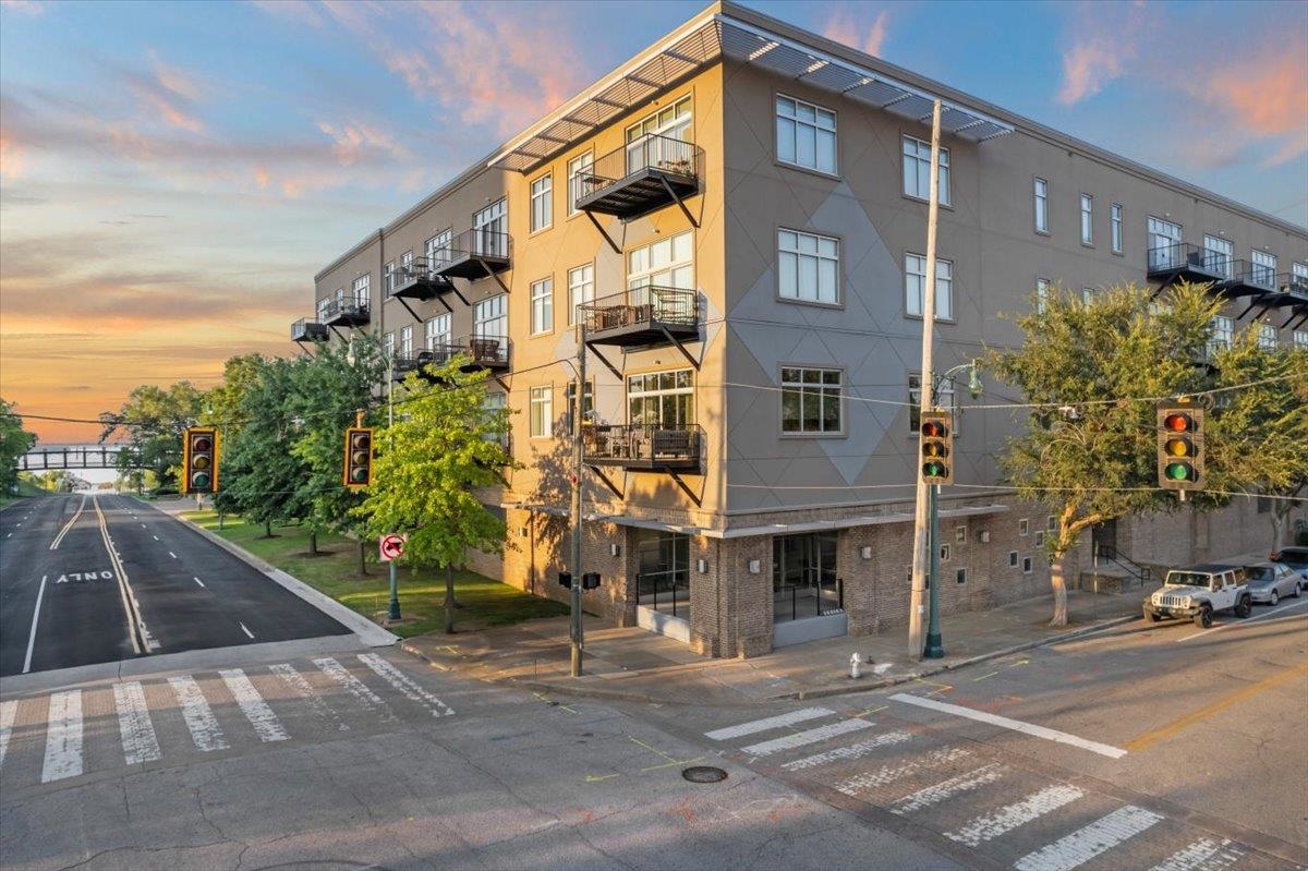 648 Riverside Drive, Unit 207 Memphis, TN 38103 - Photo 11 of 34 a view of a building with a street