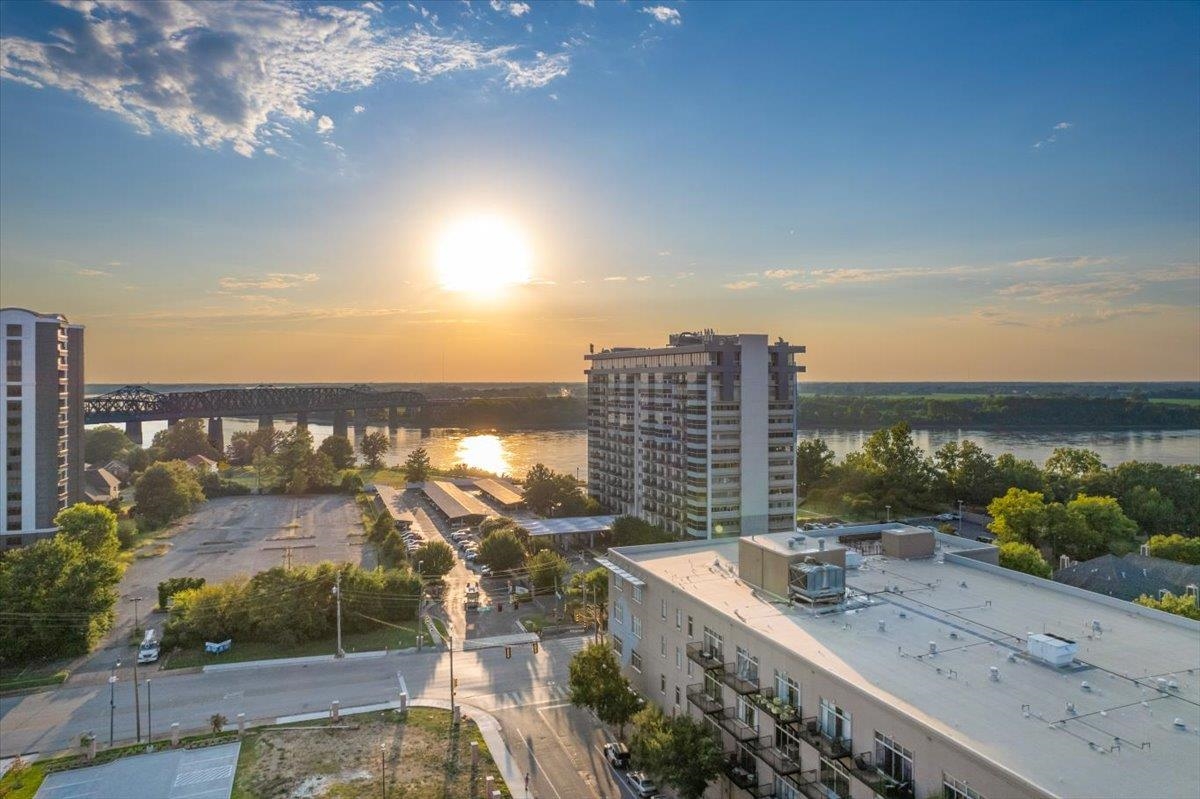 648 Riverside Drive, Unit 207 Memphis, TN 38103 - Photo 12 of 34 a view of a city with ocean