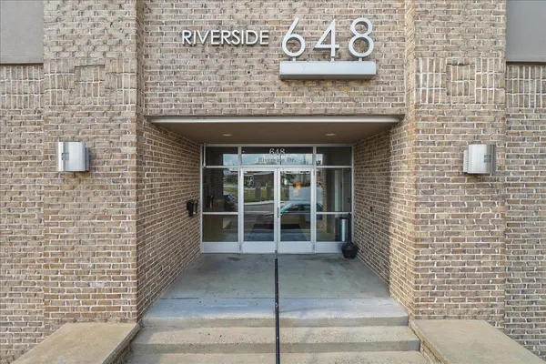 $249,990 | 648 Riverside Drive, Unit 207, Memphis, TN 38103