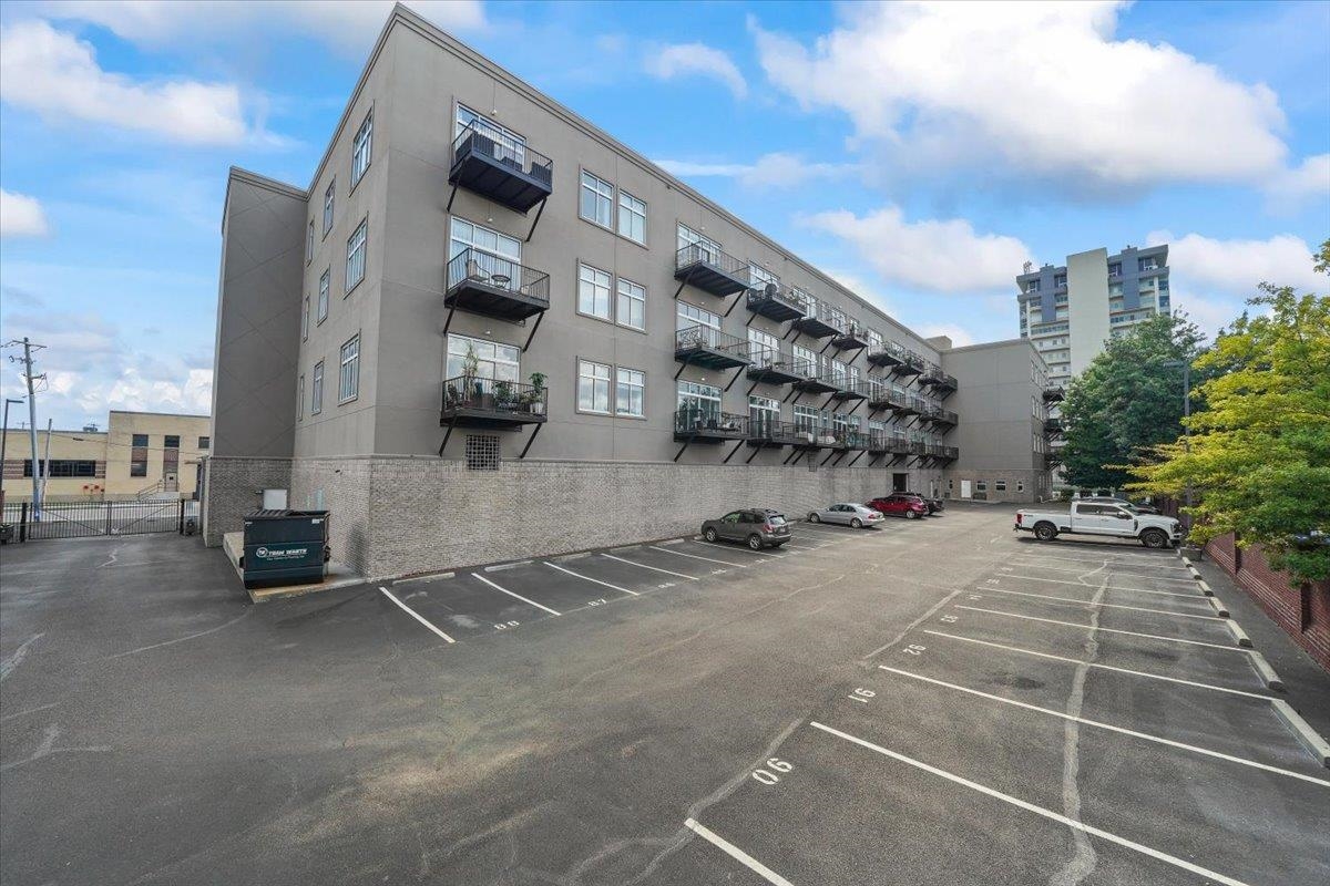 648 Riverside Drive, Unit 207 Memphis, TN 38103 - Photo 28 of 34 a view of a city with tall buildings