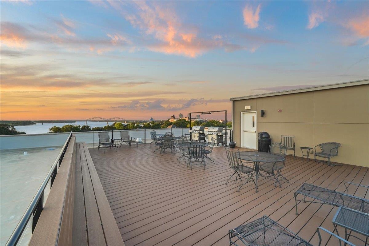 648 Riverside Drive, Unit 207 Memphis, TN 38103 - Photo 33 of 34 a view of a terrace with seating space