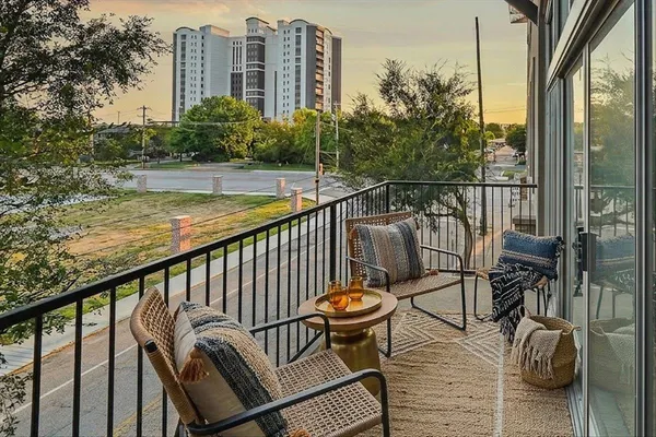 $249,990 | 648 Riverside Drive, Unit 207, Memphis, TN 38103