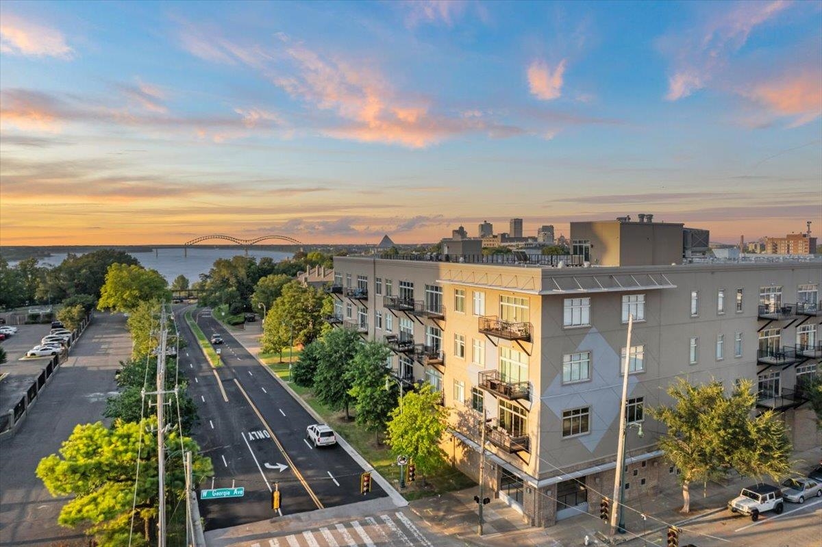648 Riverside Drive, Unit 207 Memphis, TN 38103 - Photo 10 of 34 a view of a city with ocean