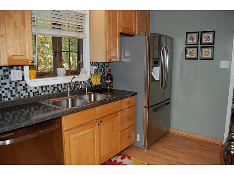 128 Oakridge Road Pittsburgh, PA 15237 - Photo 9 of 25 Kitchen.