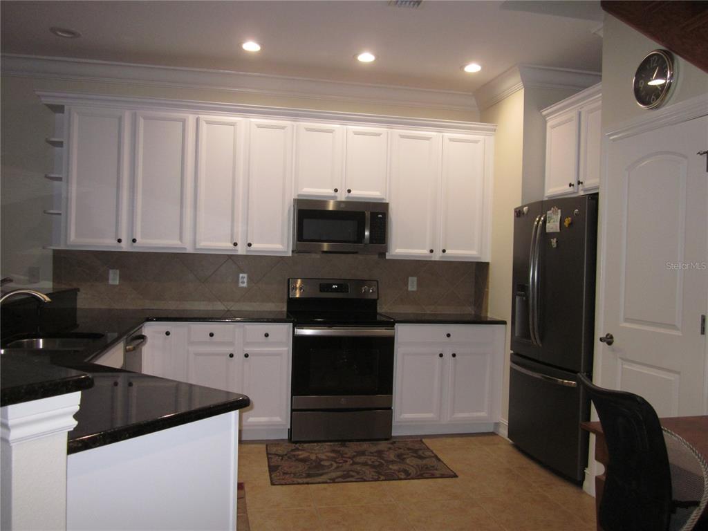 4015 Courtside Way Tampa, FL 33618 - Photo 2 of 39