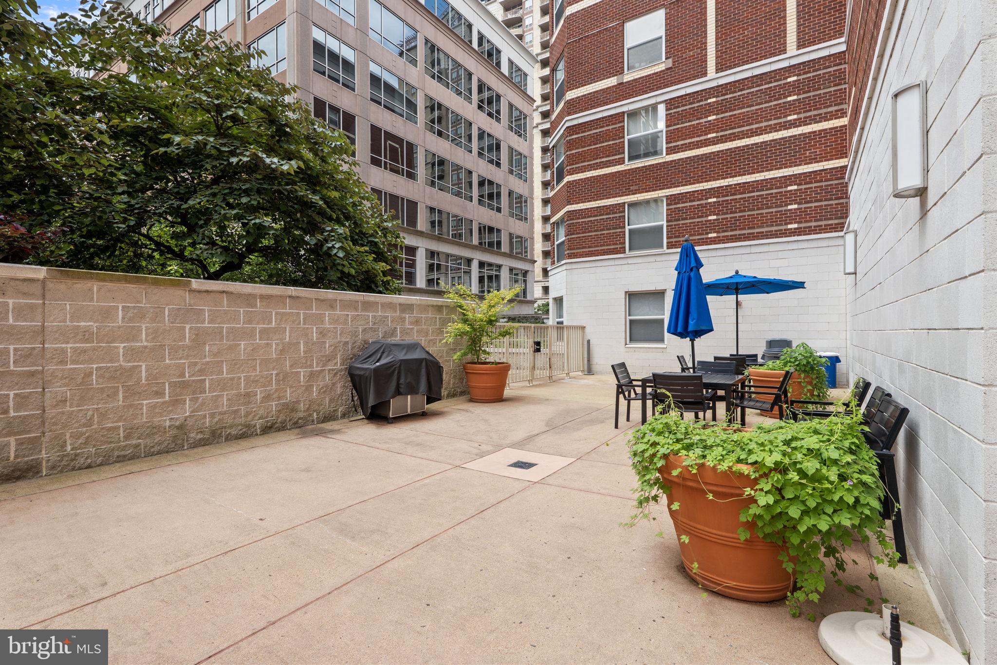 880 North Pollard Street, Unit 224 Arlington, VA 22203 - Photo 31 of 50 a backyard of a house with outdoor seating