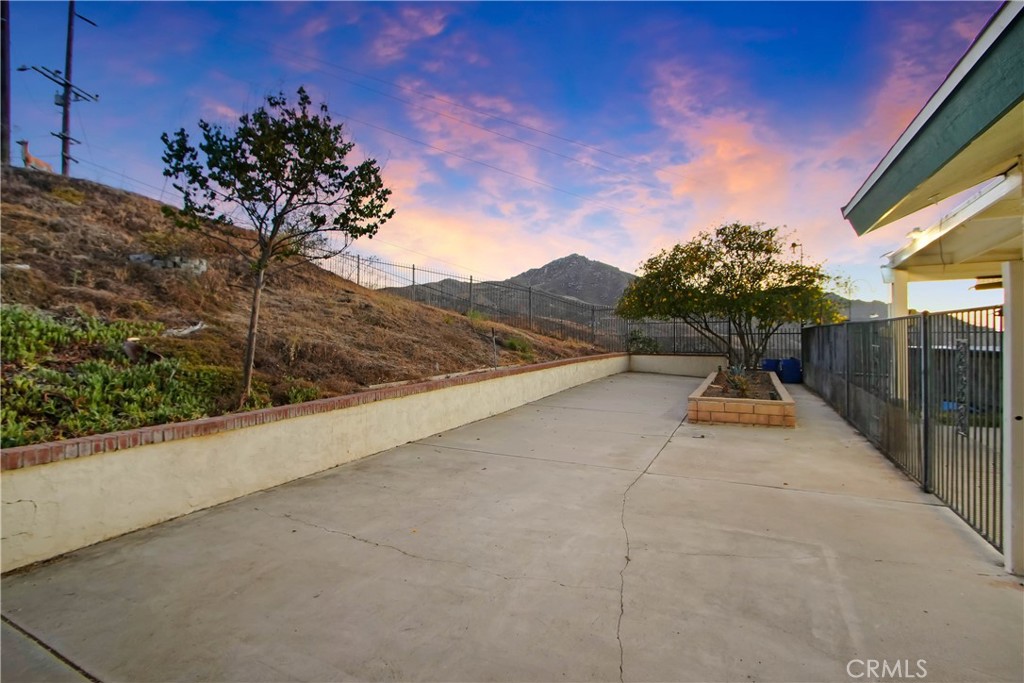 8555 Pigeon Pass Road Moreno Valley, CA 92557 - Photo 30 of 63 a view of outdoor space and yard