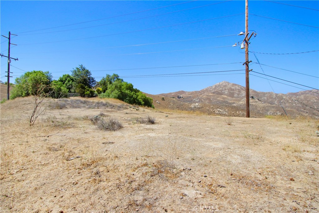 8555 Pigeon Pass Road Moreno Valley, CA 92557 - Photo 48 of 63 a view of a backyard of the house