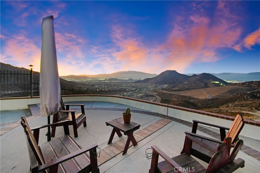 8555 Pigeon Pass Road Moreno Valley, CA 92557 - Photo 6 of 63 a view of sitting area with furniture