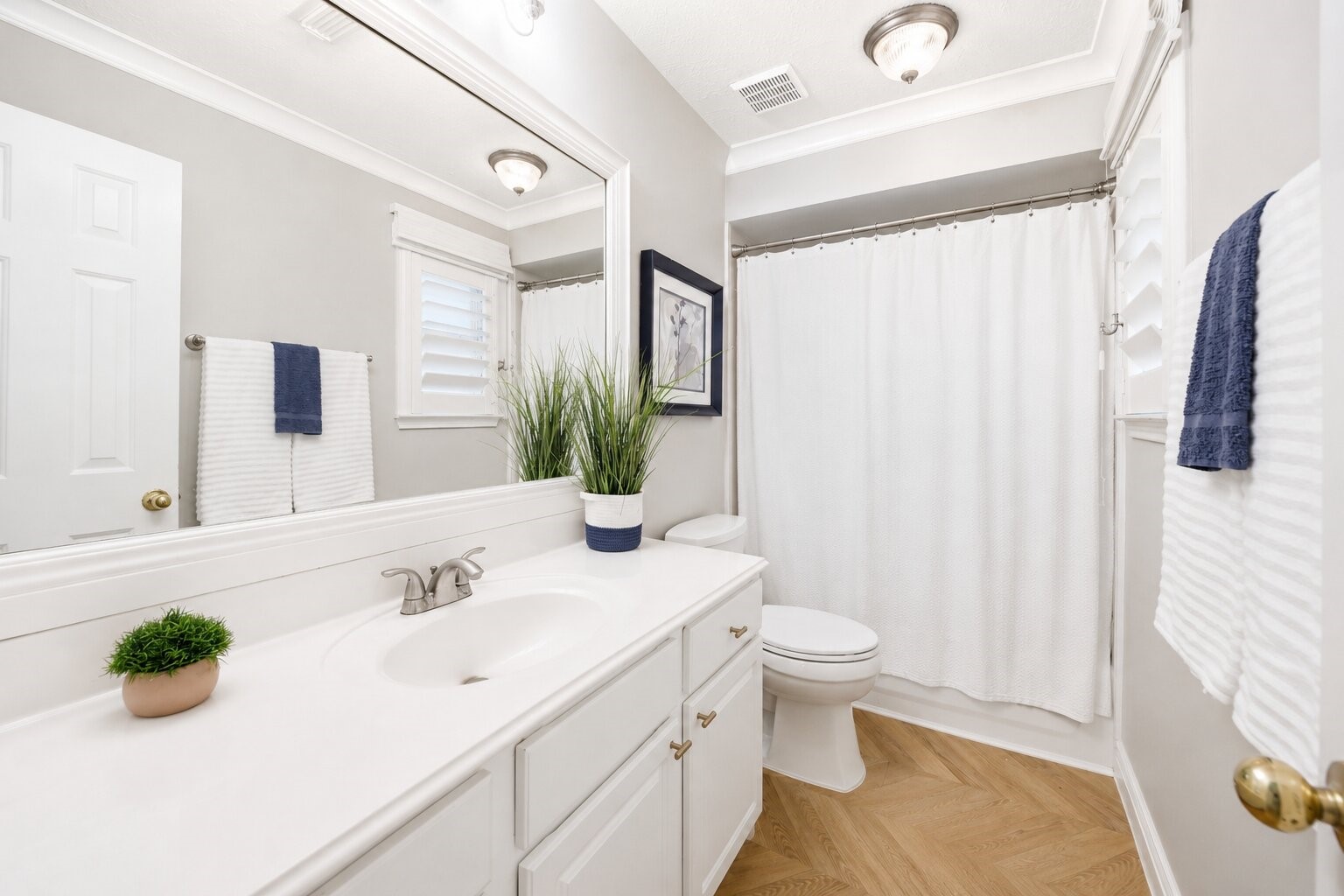 39 Steep Trail Place Conroe, TX 77385 - Photo 18 of 23 Guest bathroom