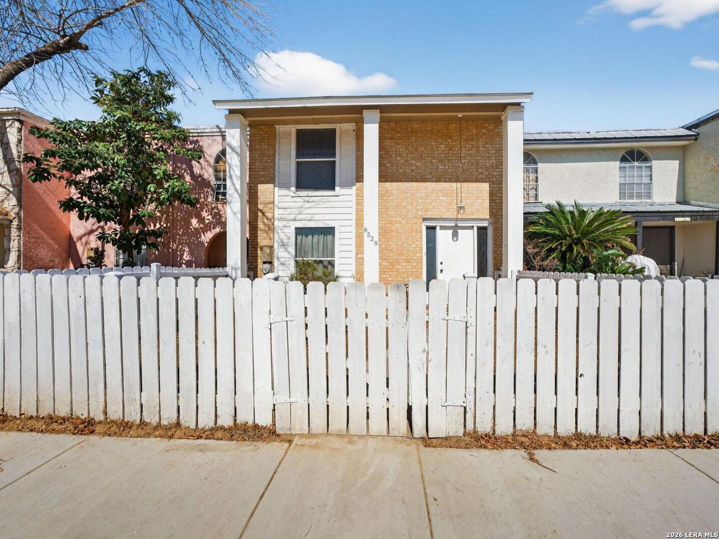 6529 Spring Hurst Drive San Antonio, TX 78249 - Photo 2 of 32