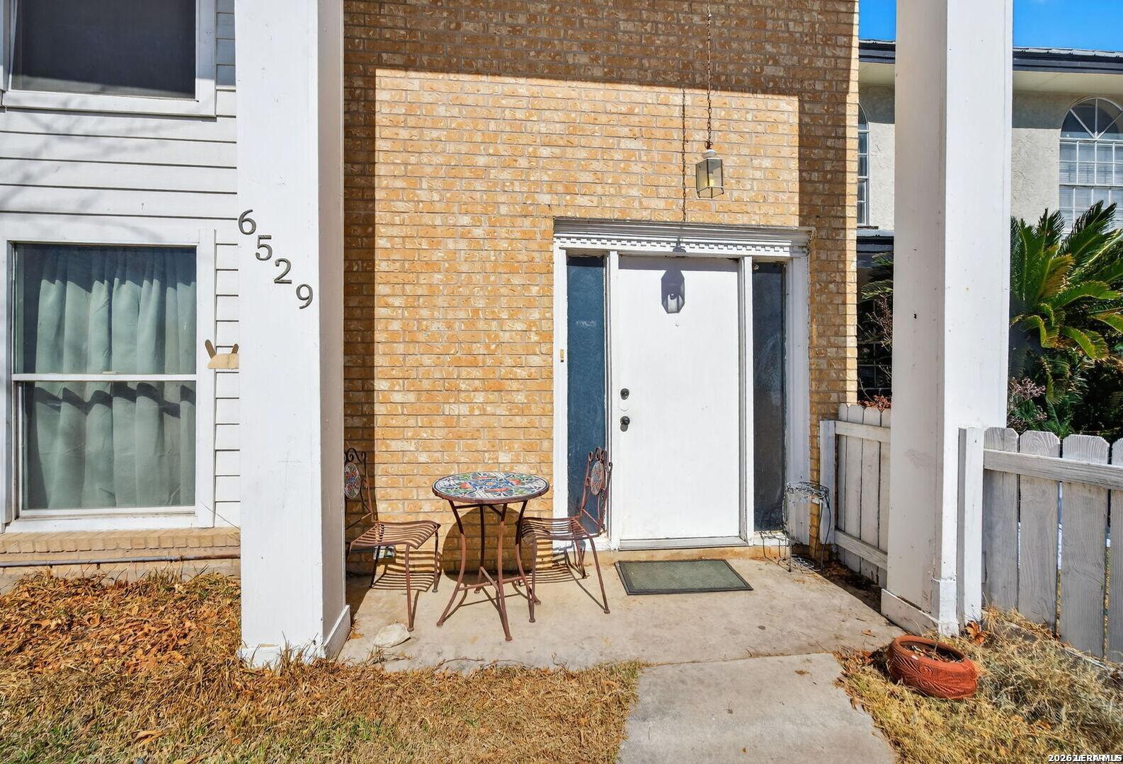 6529 Spring Hurst Drive San Antonio, TX 78249 - Photo 4 of 32